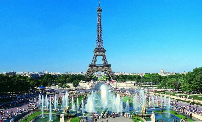 How to Best View the Eiffel Tower
