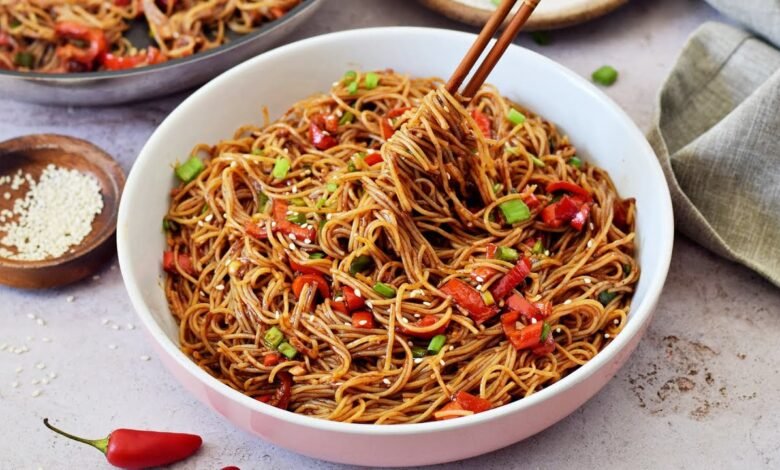 How to Make Garlic Noodles
